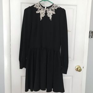 Deandri Nosferatu Lace Collar Dress